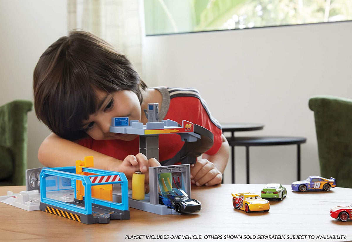 SET DE JOACA CARS CENTRUL LUI RUSTEZE