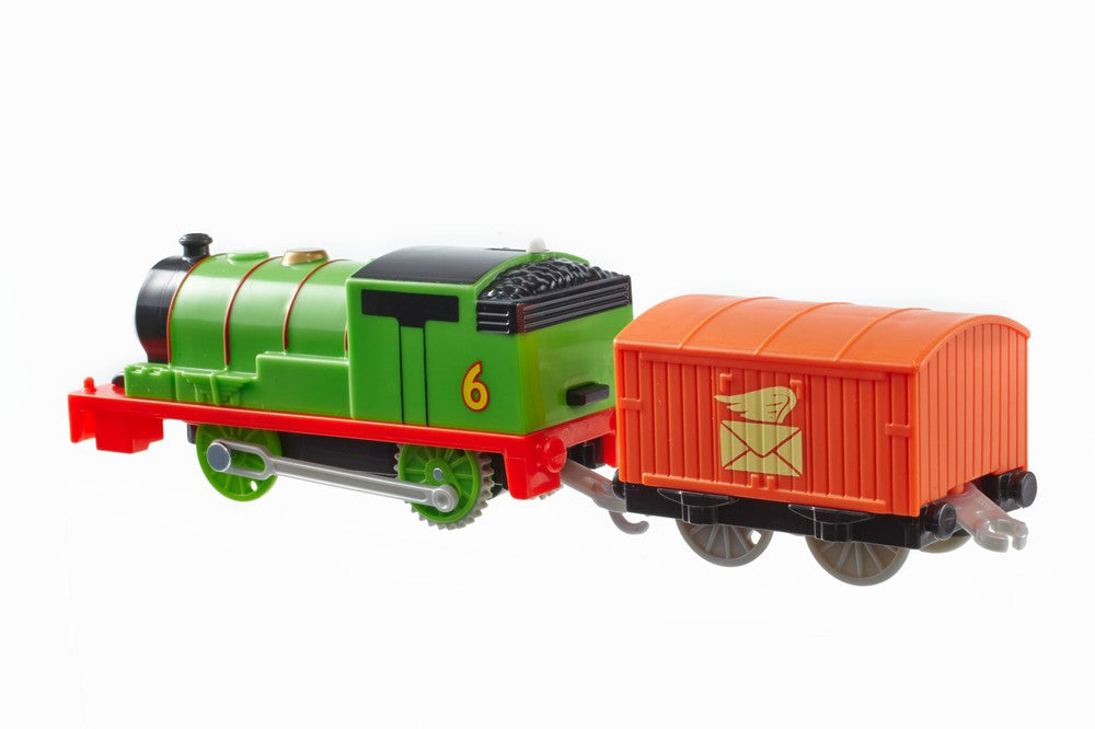 THOMAS TRACKMASTER LOCOMOTIVA PERCY CU VAGON
