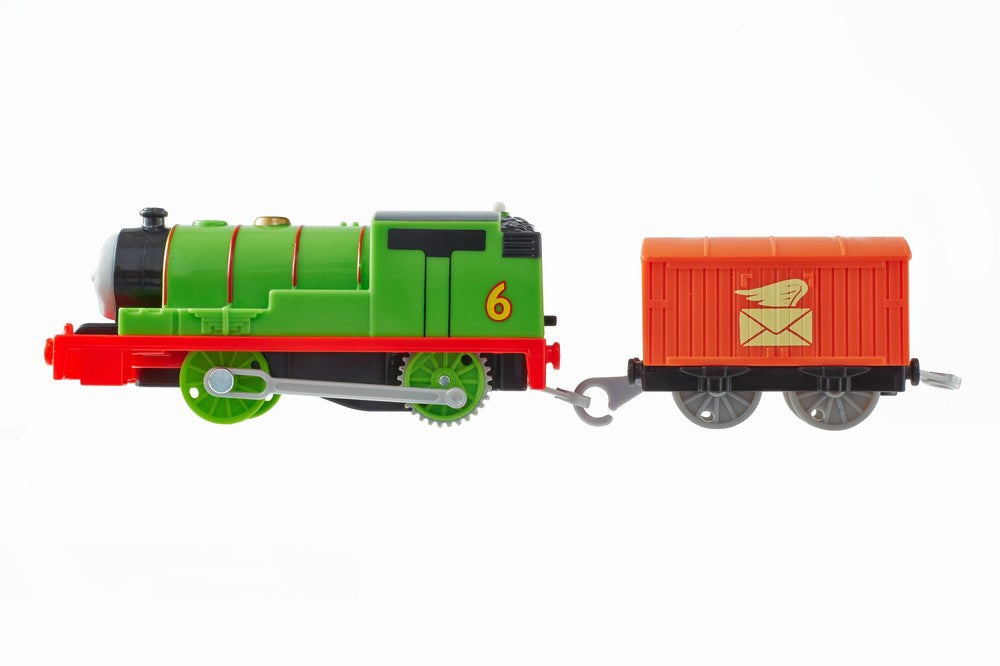 THOMAS TRACKMASTER LOCOMOTIVA PERCY CU VAGON