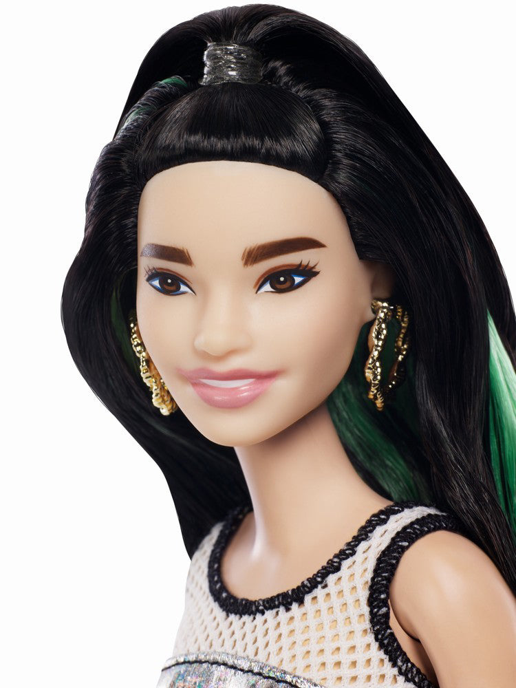 PAPUSA BARBIE FASHIONISTA BRUNETA CU ROCHITA SCLIPITOARE