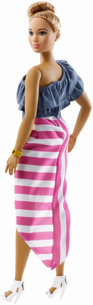PAPUSA BARBIE FASHIONISTA CU HAINUTE DE SCHIMB
