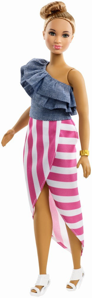 PAPUSA BARBIE FASHIONISTA CU HAINUTE DE SCHIMB