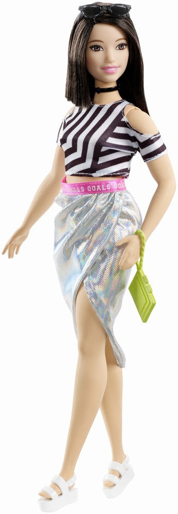 PAPUSA BARBIE FASHIONISTA CU HAINUTE SPORT LOOK