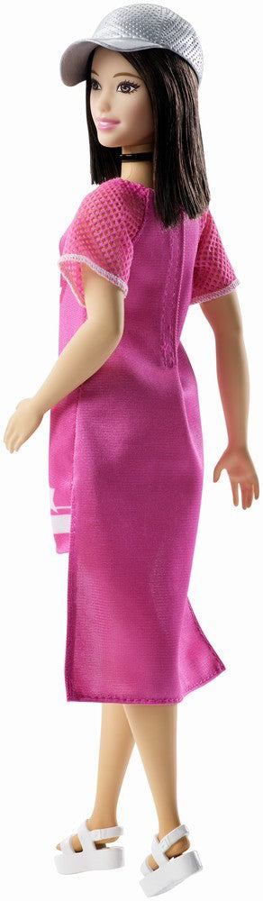 PAPUSA BARBIE FASHIONISTA CU HAINUTE SPORT LOOK
