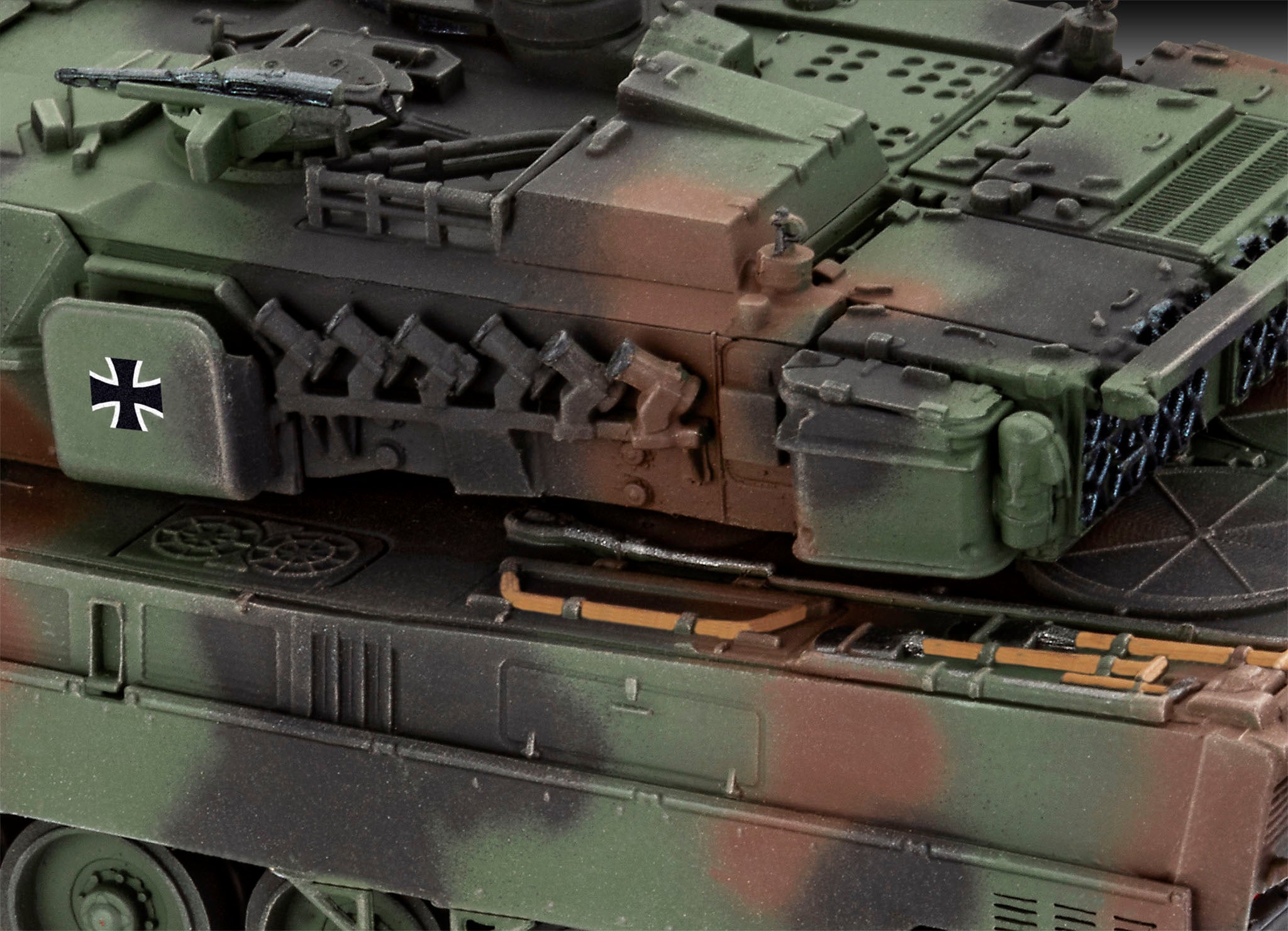 Macheta militara Leopard 2A7V, scara 1:72 (nivel 4) cu 189 piese, Revell 03355