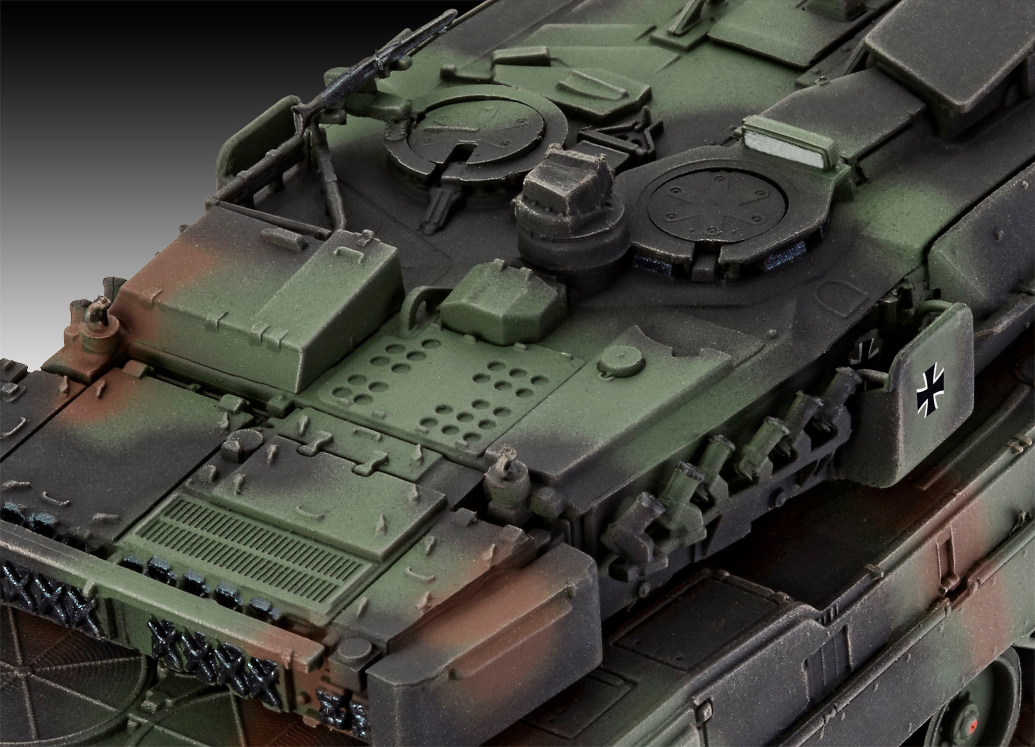 Macheta militara Leopard 2A7V, scara 1:72 (nivel 4) cu 189 piese, Revell 03355