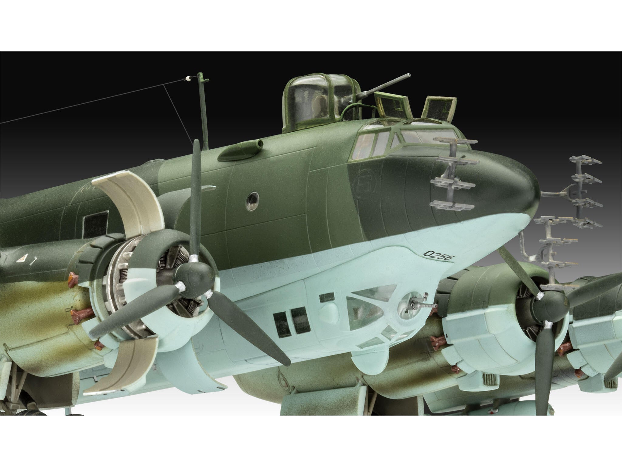 Set Macheta Revell Avion Focke-Wulf Fw 200 C-5/C-8 Condor Scara 1:72 Rev03777