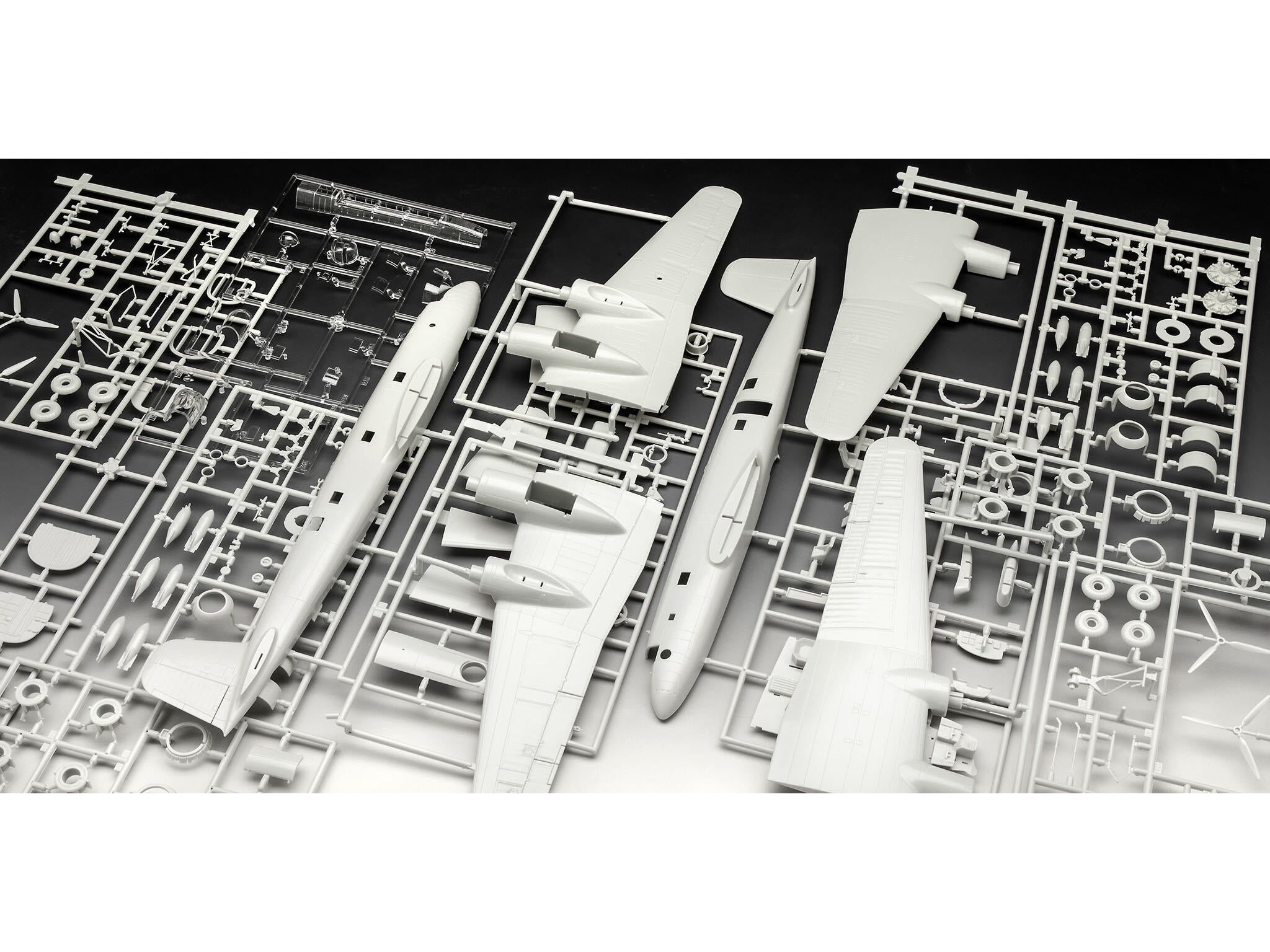 Set Macheta Revell Avion Focke-Wulf Fw 200 C-5/C-8 Condor Scara 1:72 Rev03777