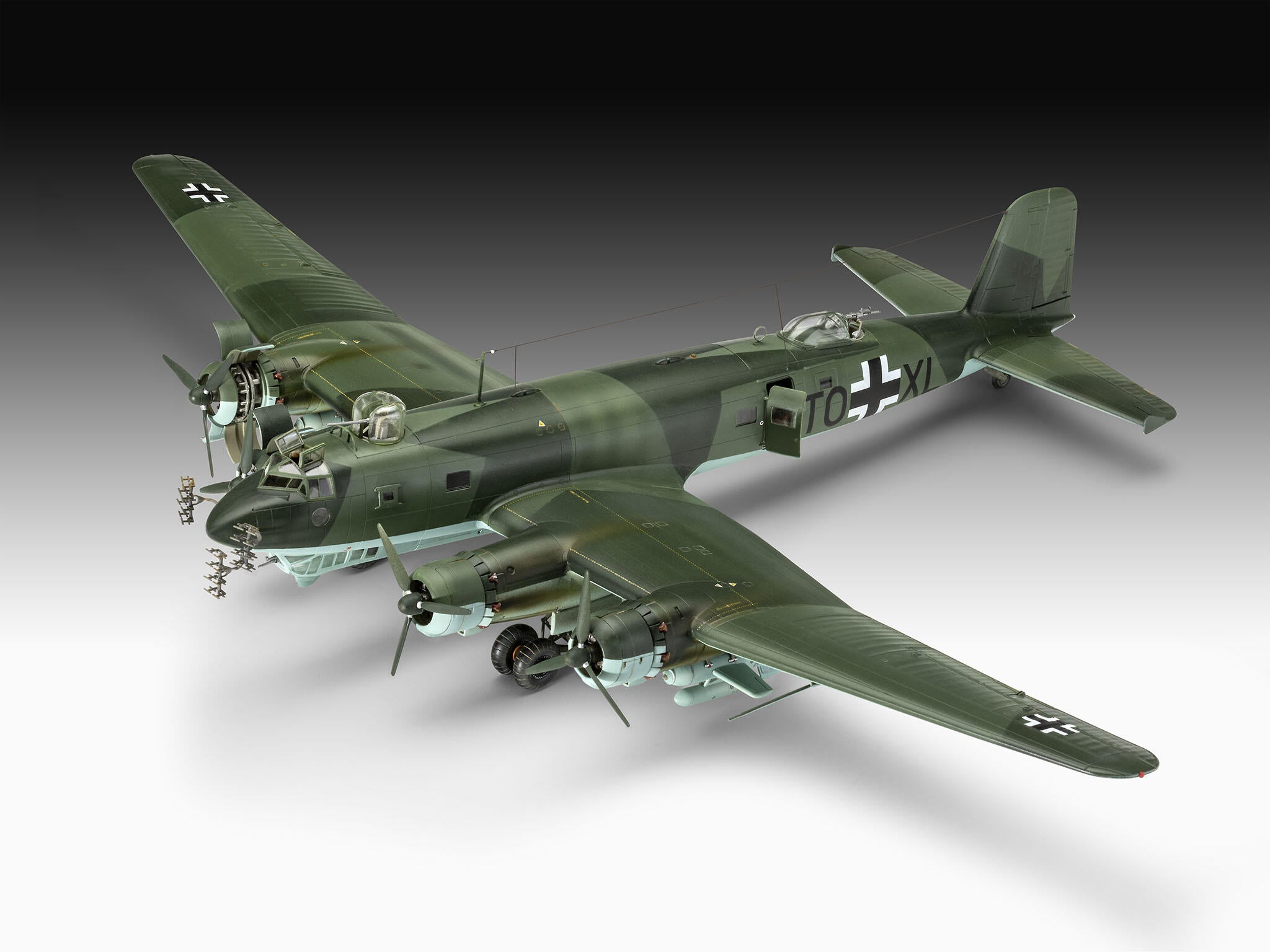 Set Macheta Revell Avion Focke-Wulf Fw 200 C-5/C-8 Condor Scara 1:72 Rev03777