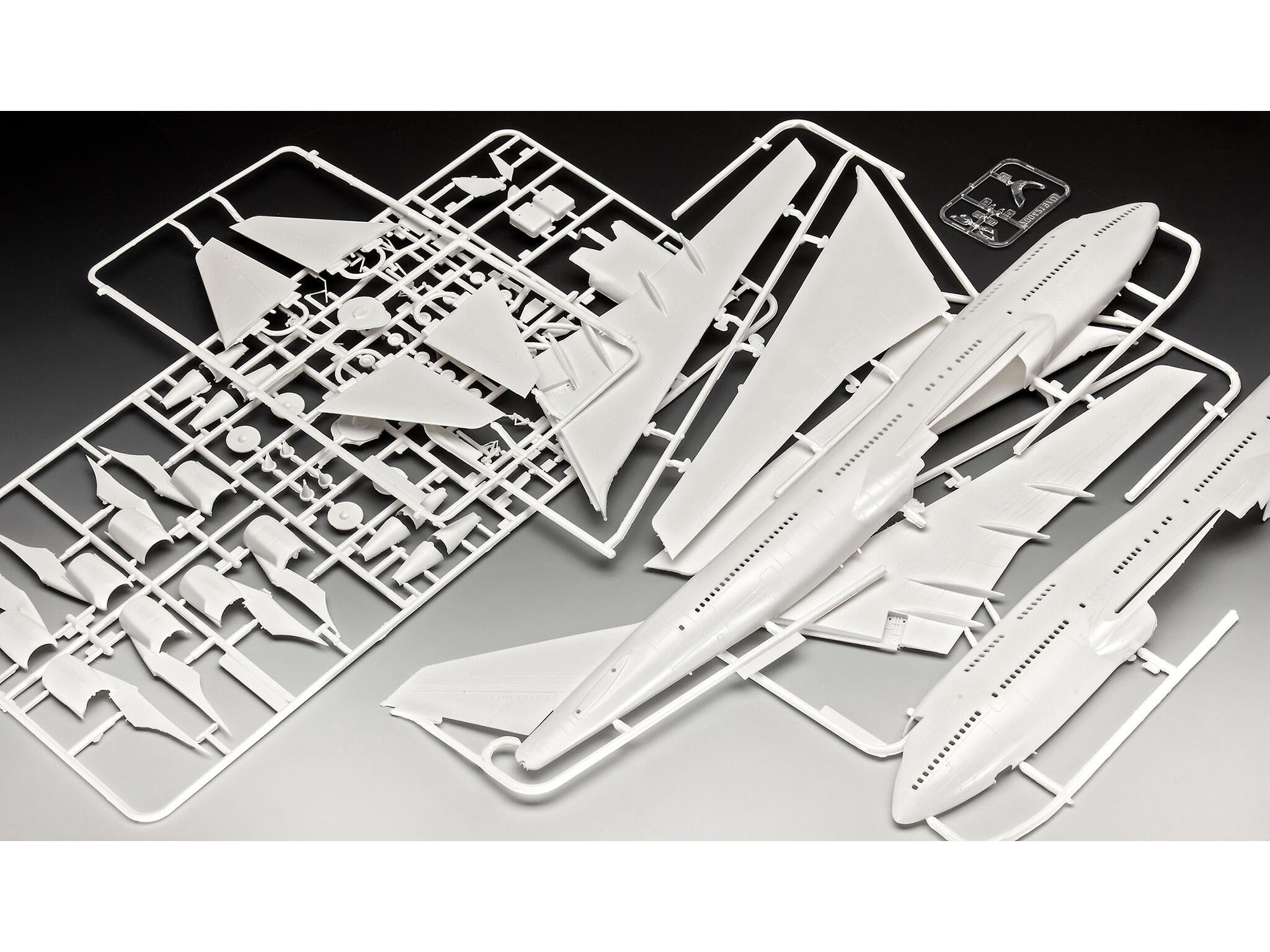 Revell Avion  Boeing 747-400 Iron Maiden Ed Force One Rev03780