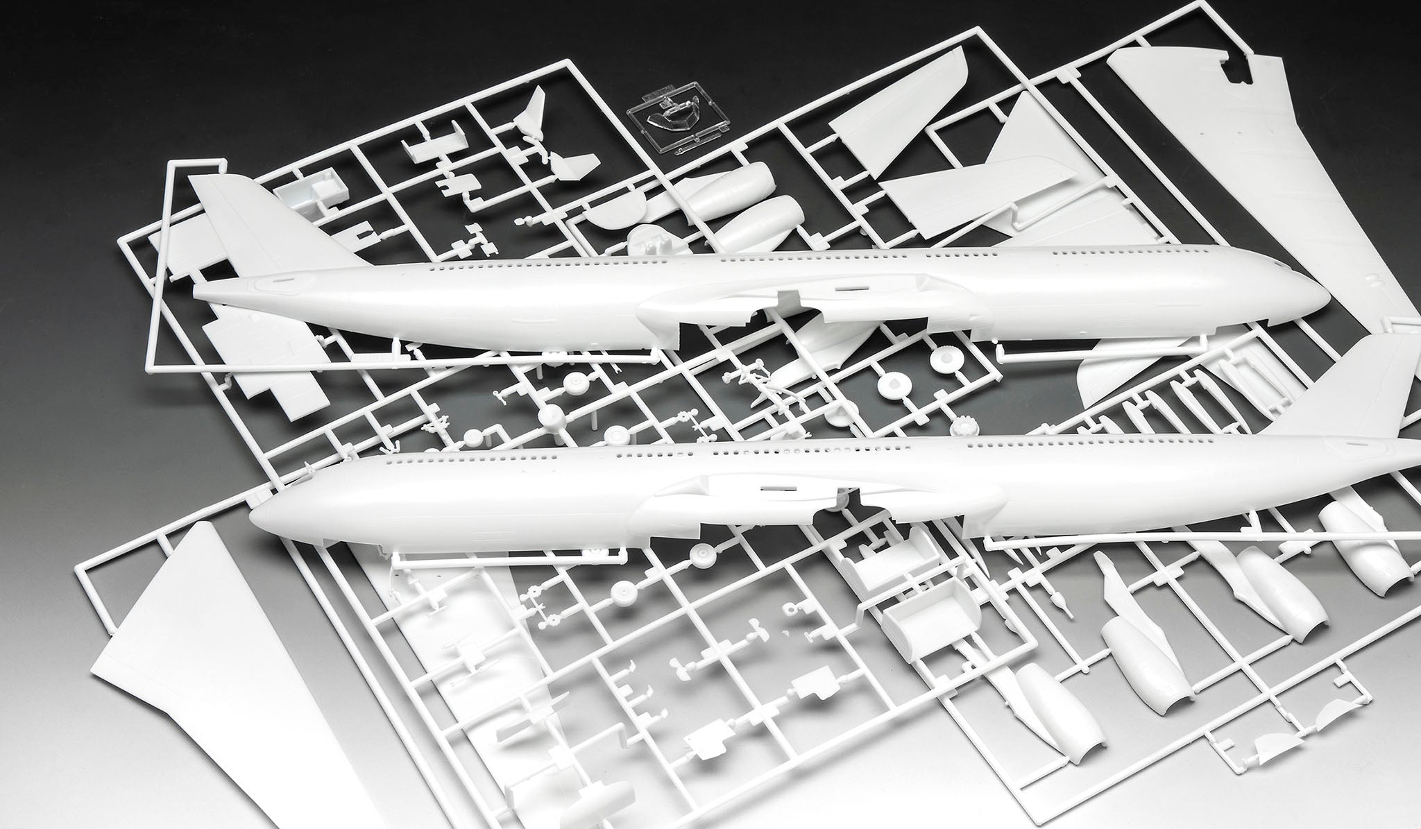 Avion Revell Airbus A340-300 Lufthansa New Livery Scara 1:144 Rev03803