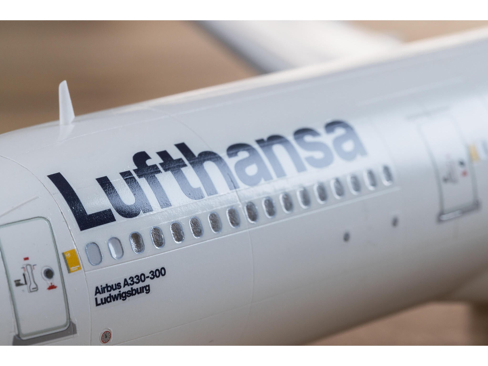 Revell Avion  Airbus A330-300 Lufthansa New Livery Rev03816