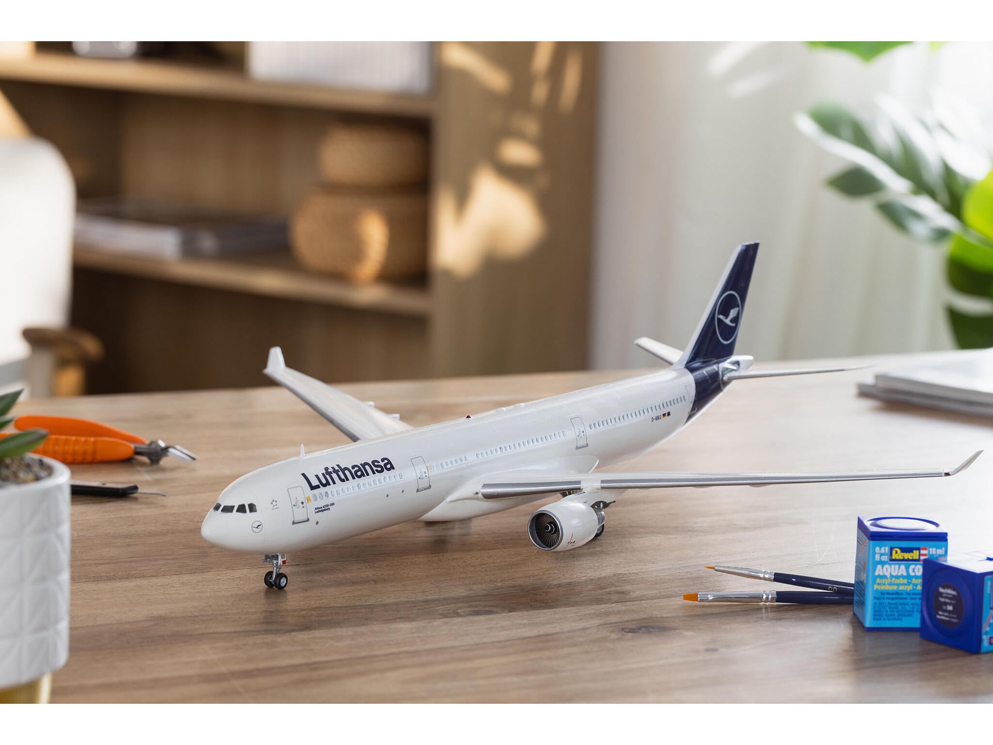 Revell Avion  Airbus A330-300 Lufthansa New Livery Rev03816