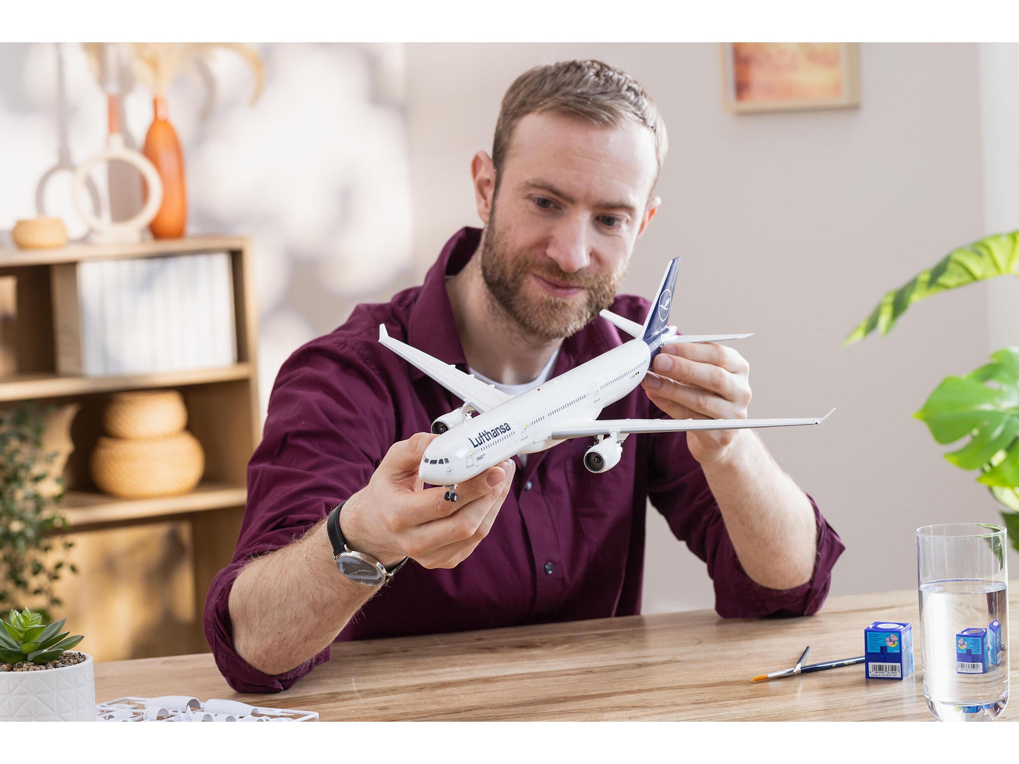 Revell Avion  Airbus A330-300 Lufthansa New Livery Rev03816