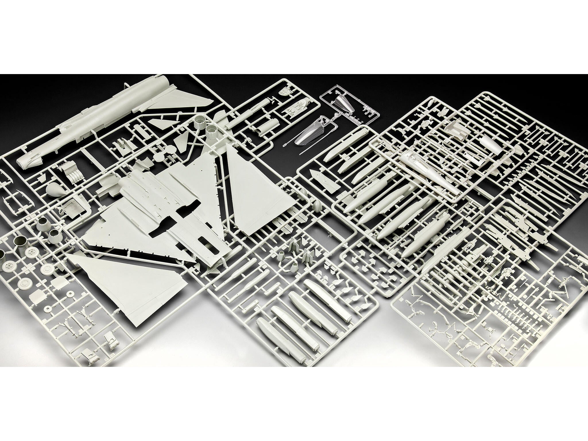 Set Macheta Revell Avion Eurofighter Typhoon – Baron Spirit Scara 1:48 Rev03848