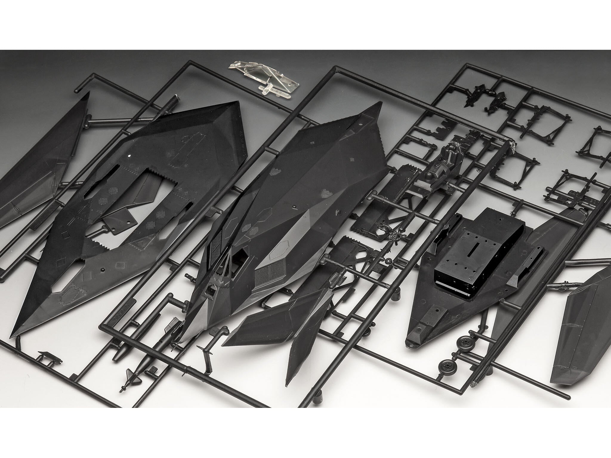 Revell Avion  Lockheed Martin F-117A Nighthawk Stealth Fighter Rev03899