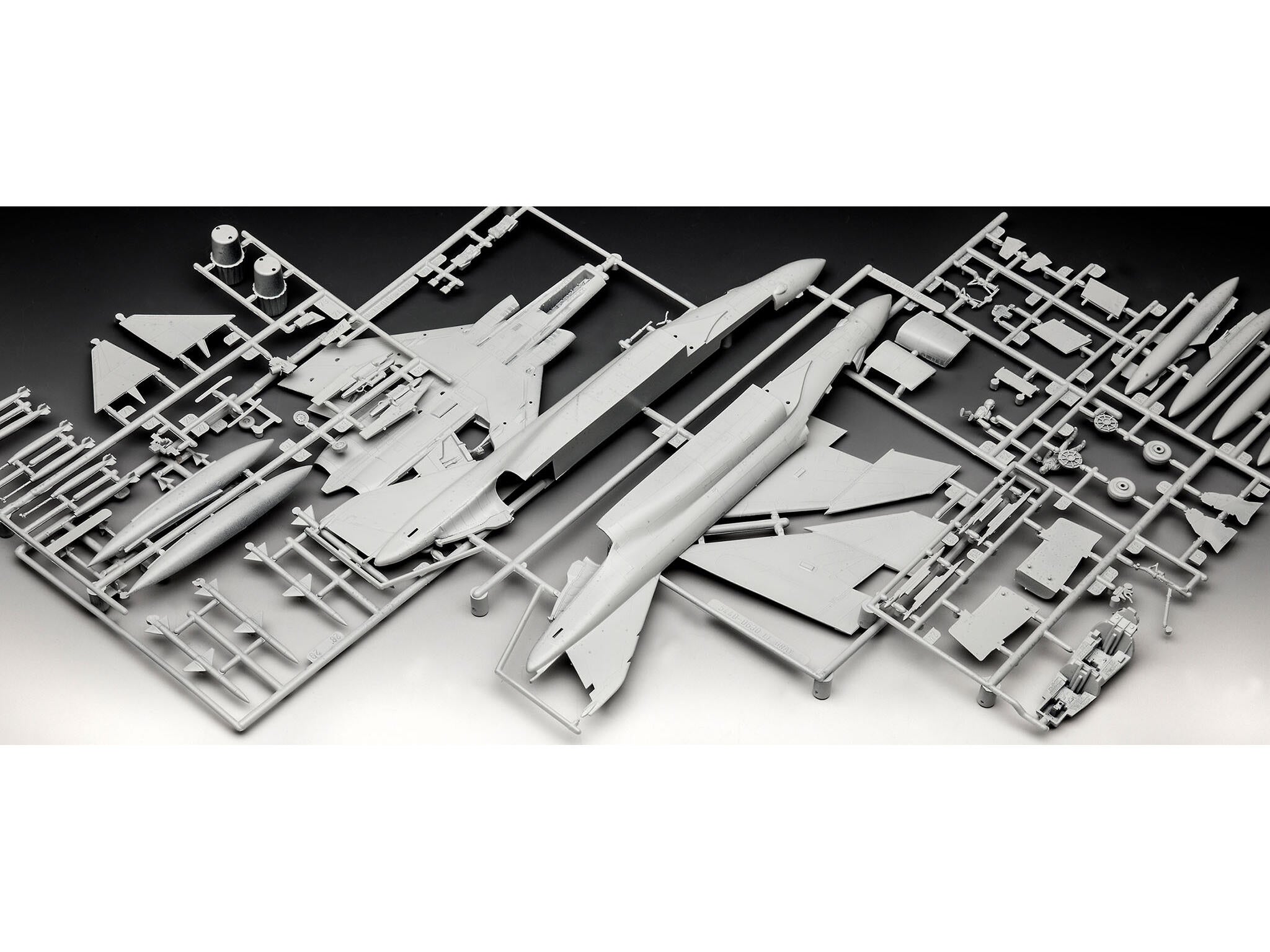 Revell Avion  F-4J Phantom Ii Rev03941