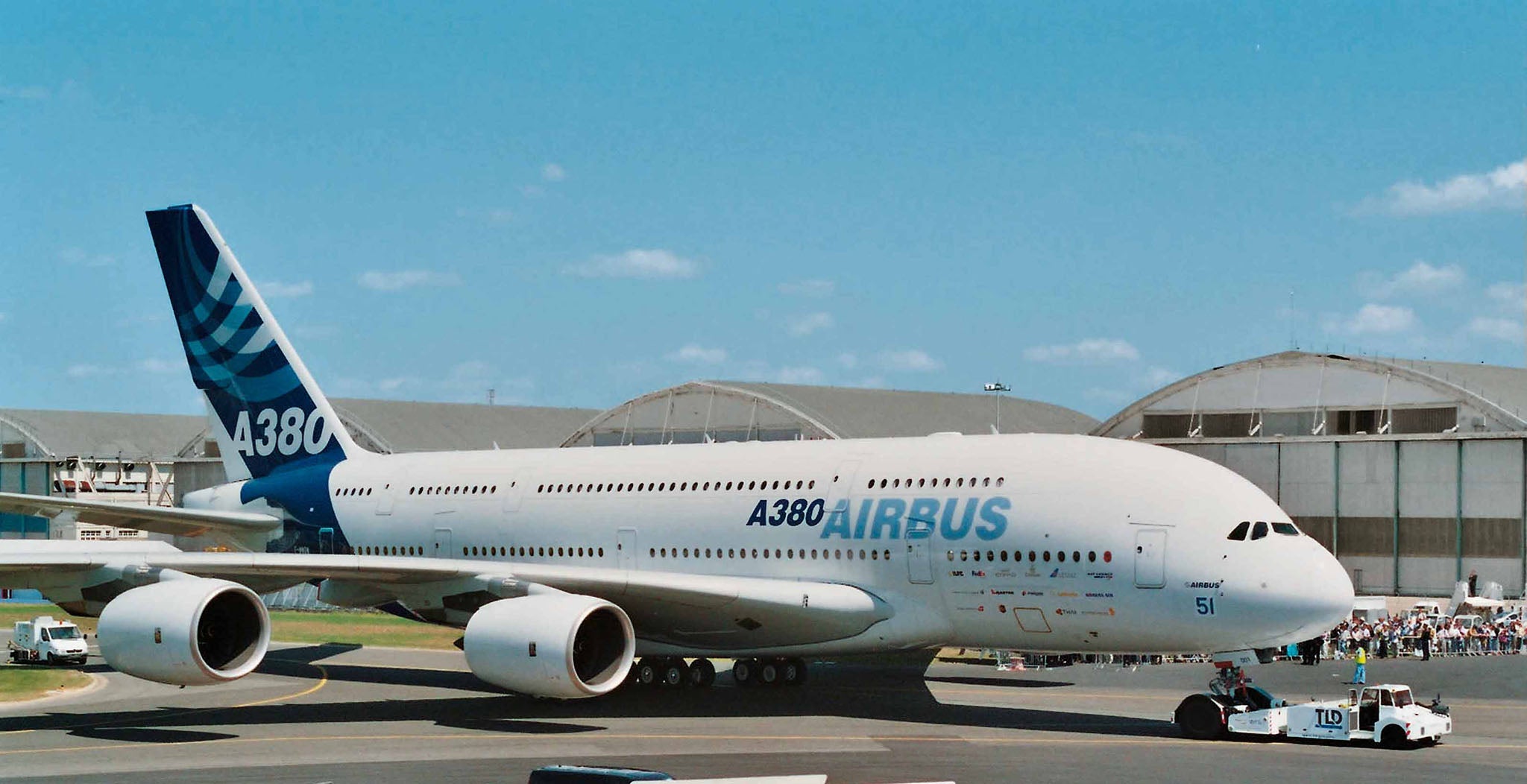 Avion Revell Airbus A380 Design New Livery First Flight Scara 1:144 Rev04218