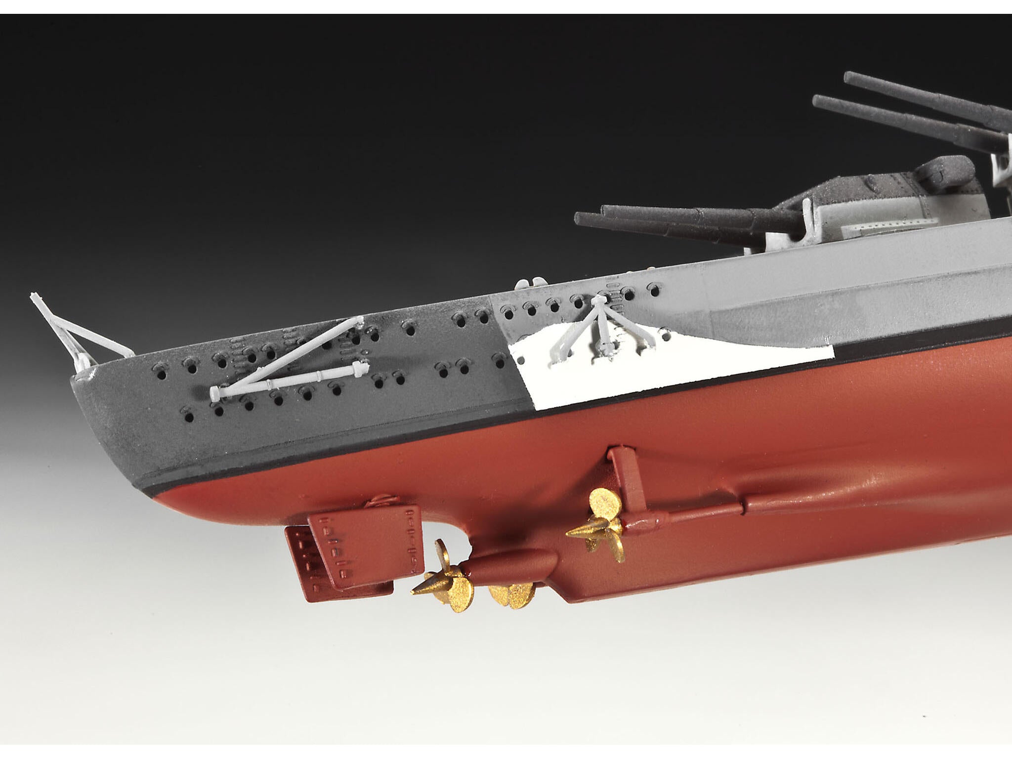 Revell Vapor German Battleship Bismarck Rev05098
