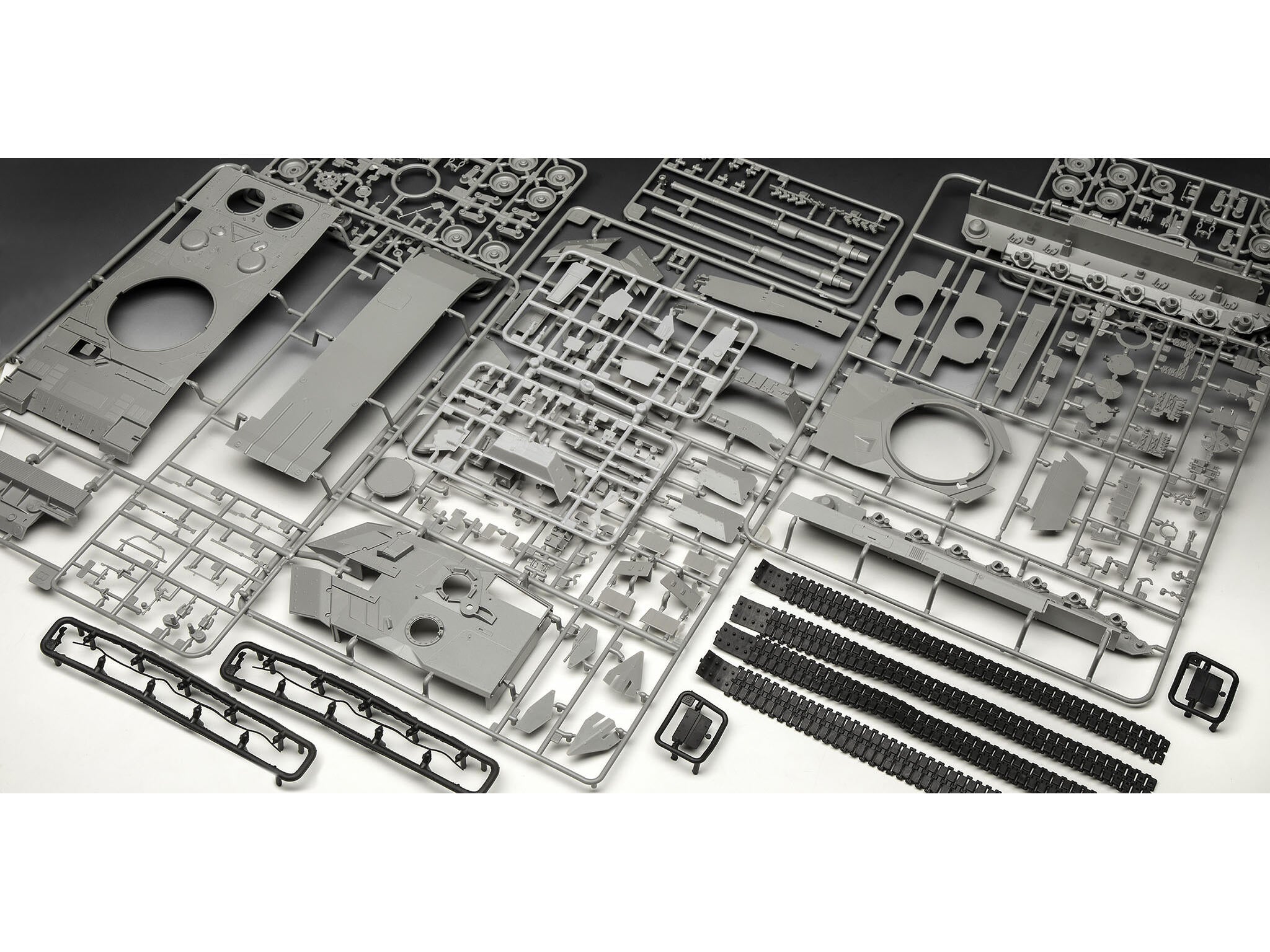 Set Macheta Revell Vehicul Militar 70 De Ani Bundeswehr Leopard 2 A6A2 Rev05631