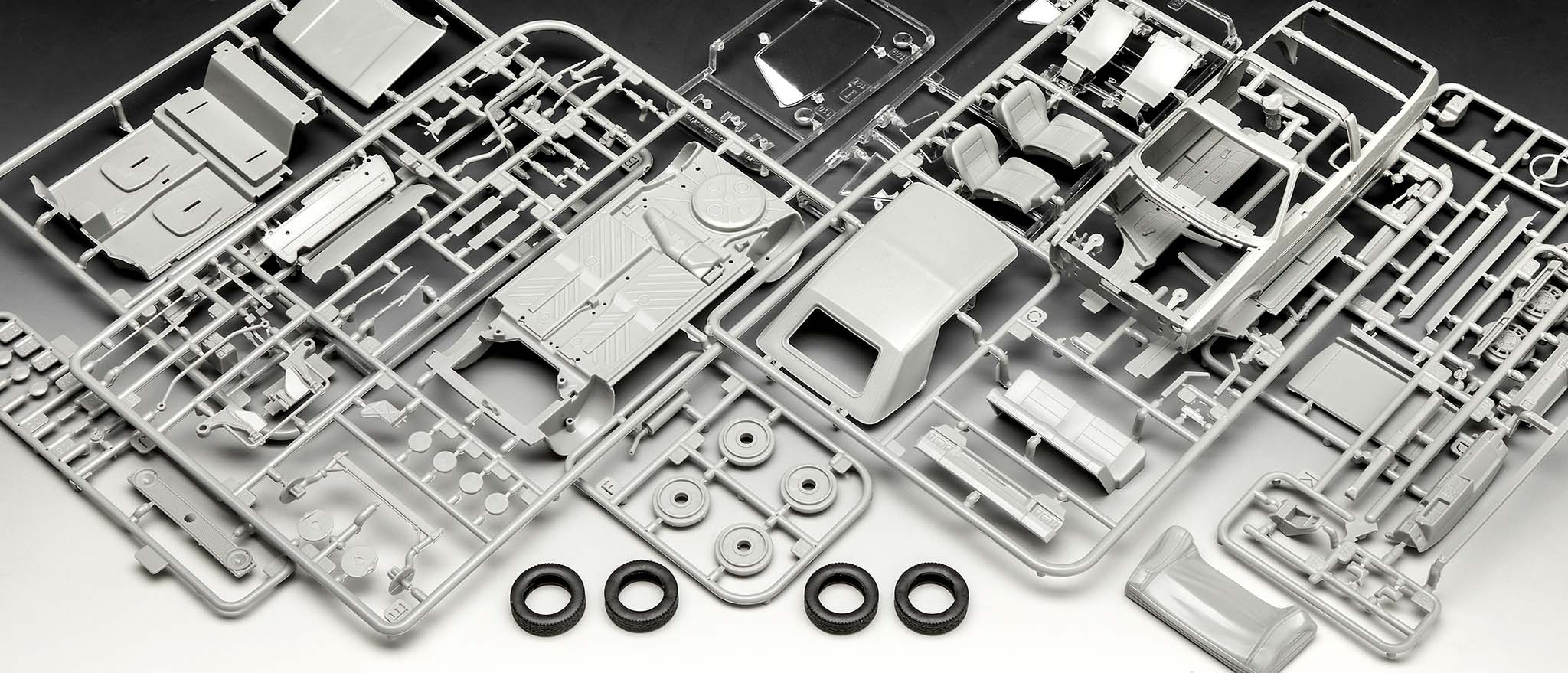 Set cadou 50 Years of VW Golf 1, Revell, model 1:24, detalii realiste, 355x215mm 05636