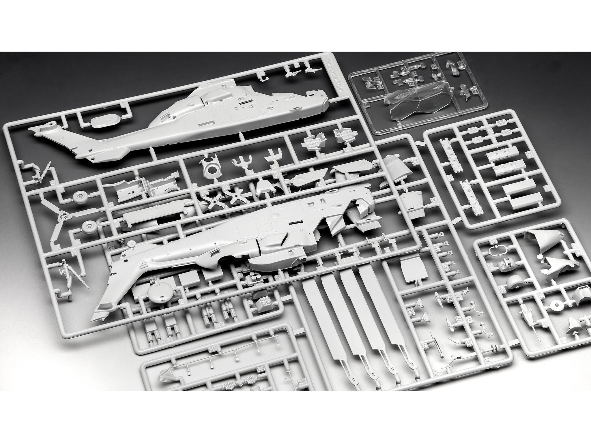 Revell Set Cadou James Bond Eurocopter Tiger Scara 1:72 Rev05654