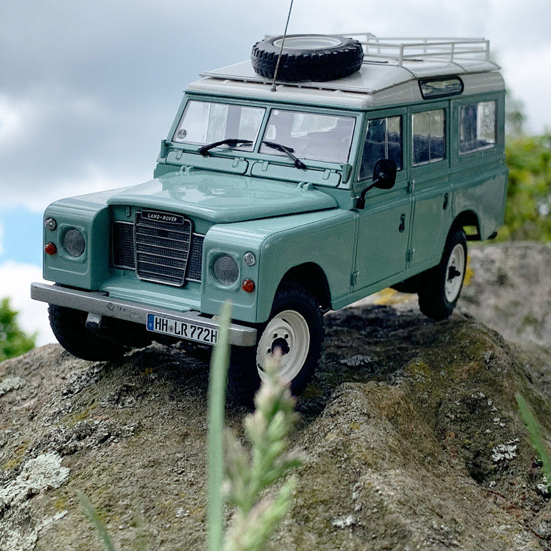 Automodel de construit Revell Land Rover Series III 184 piese 07047