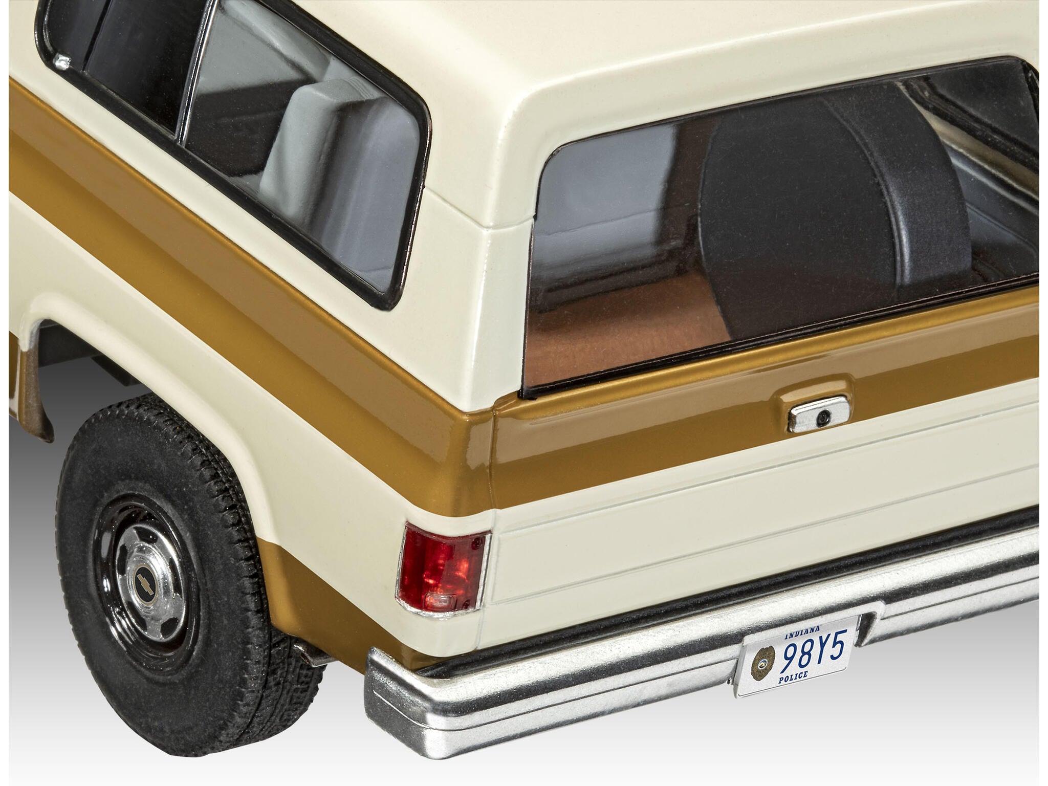 Revell Macheta Masina  Jim Hopper´S Chevy Blazer K5: Stranger Things Rev07724