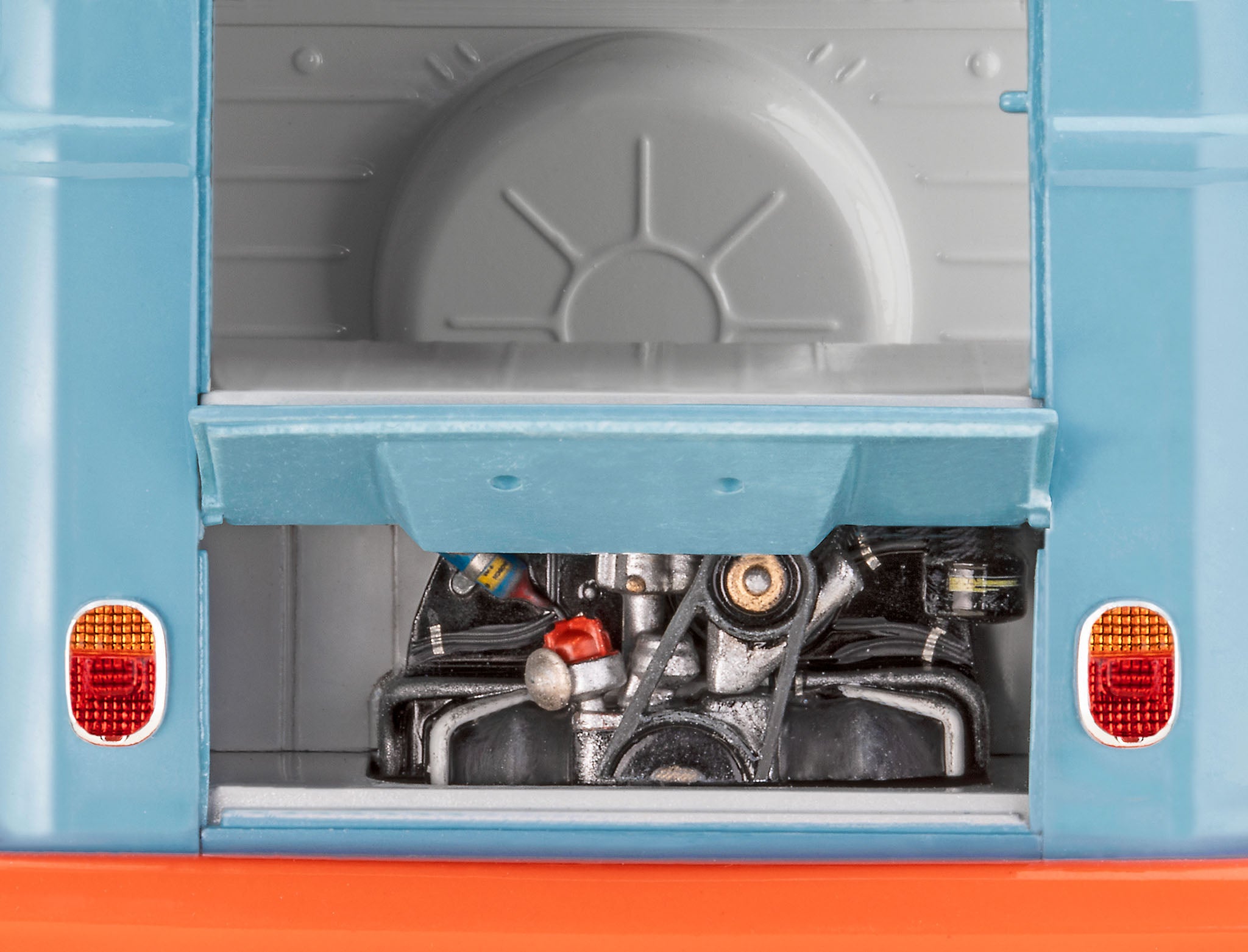 Masinuta Revell, VW T1 Panel Van, Decor Gulf, scara 1/24  07726