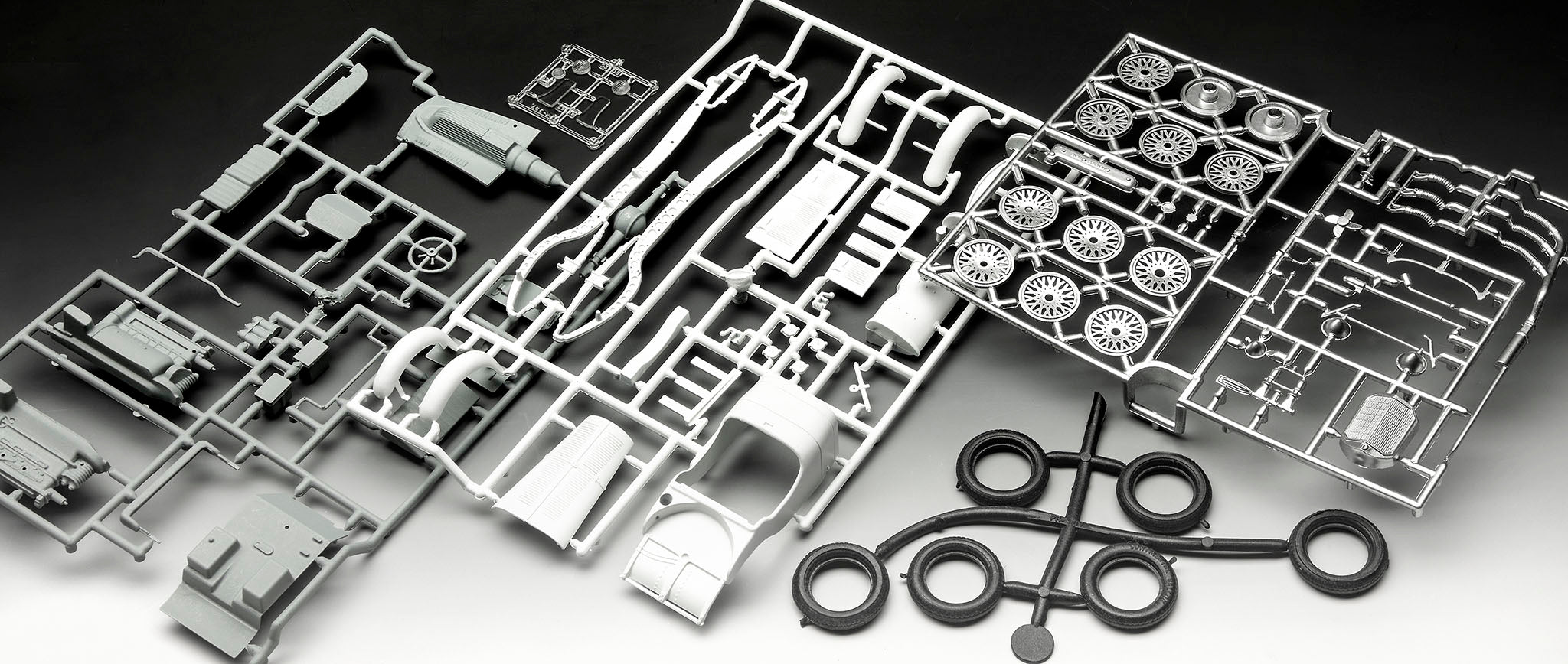 Model auto: Mercedes-Benz SSKL 1/32 - Revell 07737