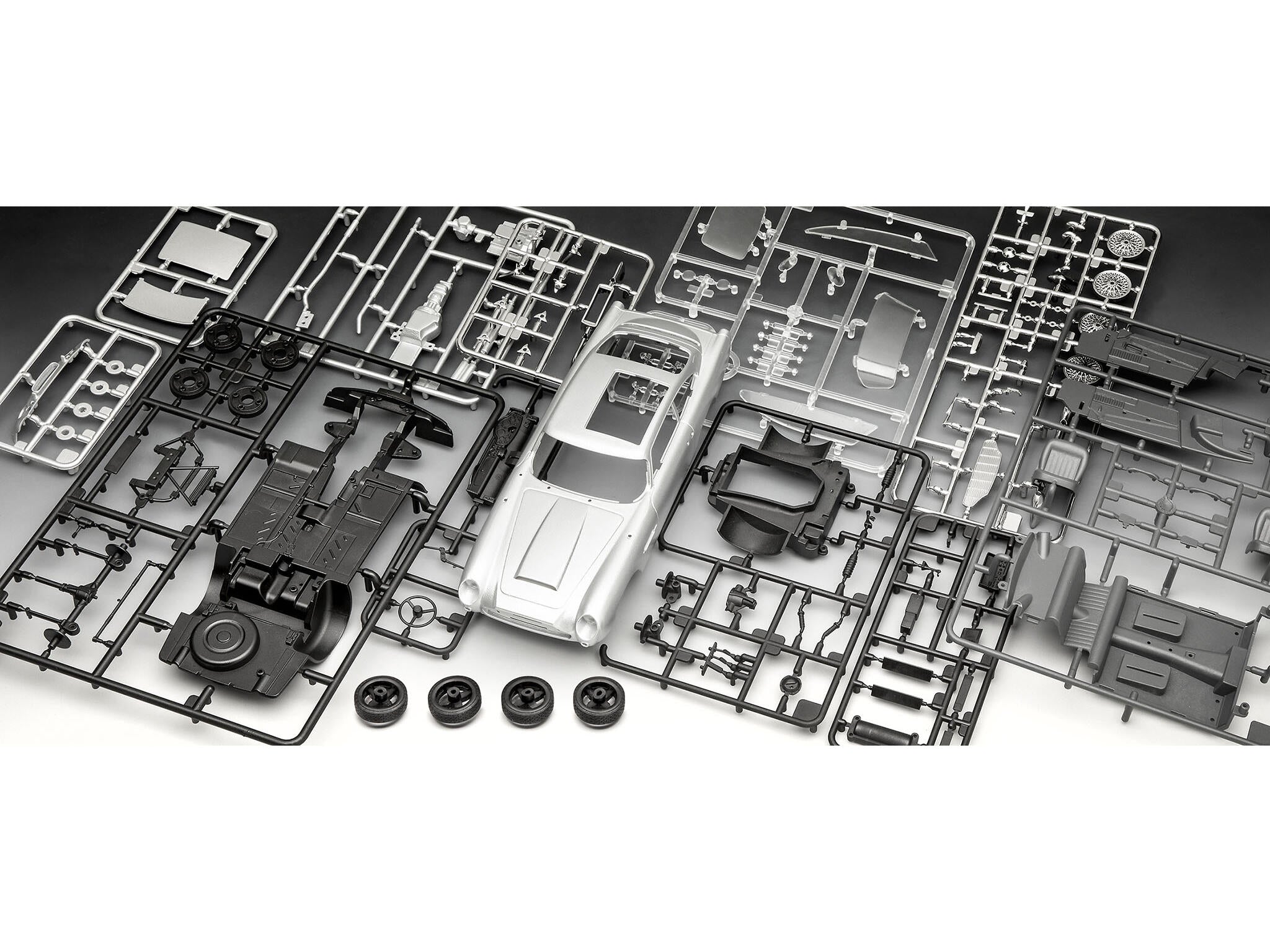 Revell Macheta James Bond Aston Martin Rev07746