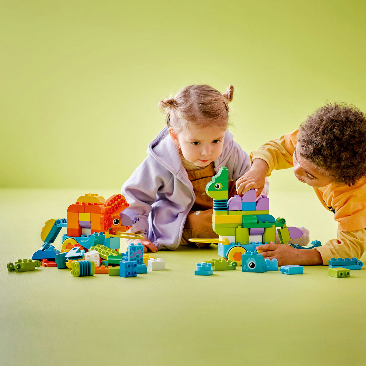 LEGO® DUPLO® - Dinozauri pe roti 3 in 1 10451, 108 piese