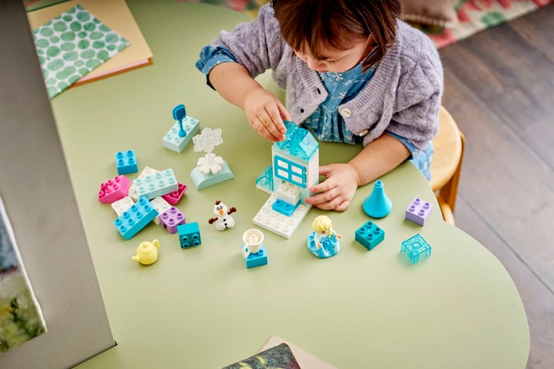 Set de constructie LEGO® DUPLO® | Disney Regatul de gheata Cutie creativa cu Elsa si Olaf din Regatul de gheata 10462, Jucarii pentru Copii de 2+ ani, Jucarii pentru Fete si Baieti, Jocuri Educative