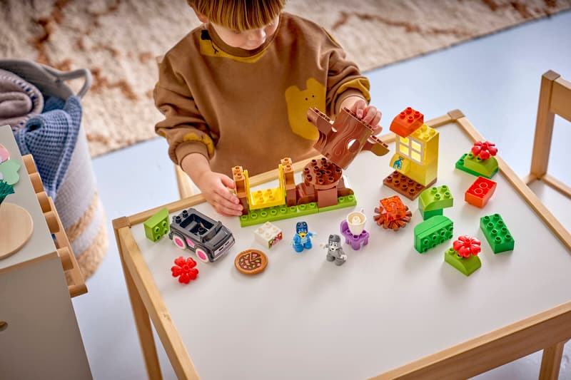 Set de constructie LEGO® DUPLO® Bluey Muffin si Blue, fetele care aduc pizza 10469, Jucarii pentru Copii de 2+ ani, Jucarii pentru Fete si Baieti, Jocuri Educative