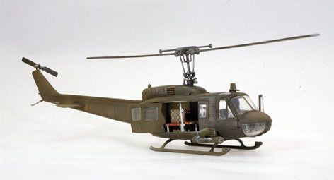 MACHETA  ITALERI ELICOPTER UH-1D SLICK SCARA 1:72 IT1247S