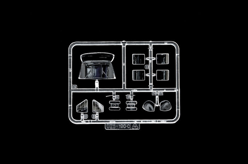 MACHETA  ITALERI ELICOPTER UH-60/MH-60 NIGHT RAID SCARA 1:72 IT1328S