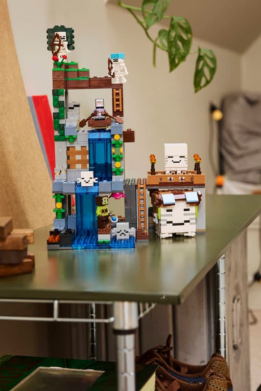 LEGO® Minecraft - Statie de mobi Ghast 21597, 754 piese
