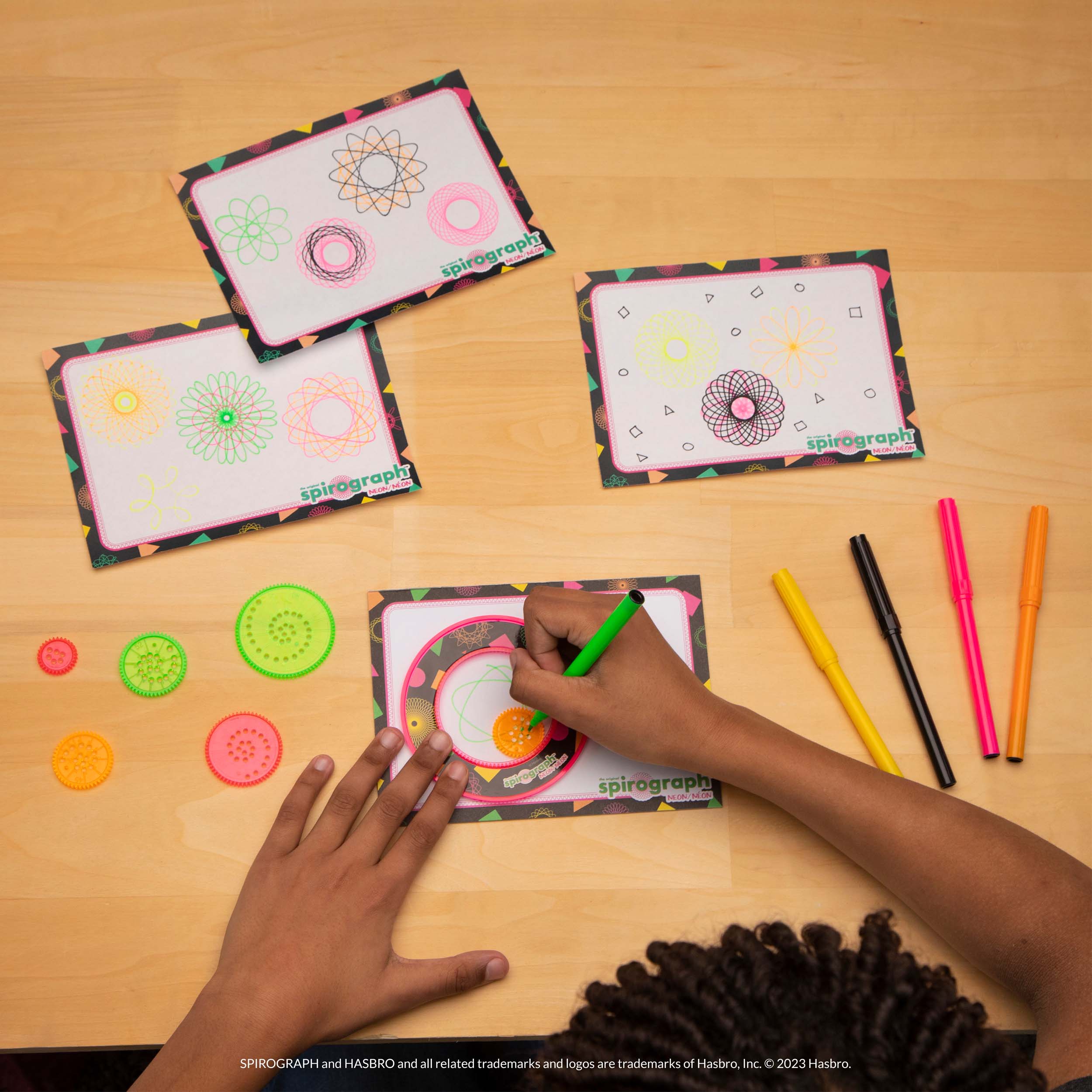 Joc creativ Spirograph Neon Box DP23344