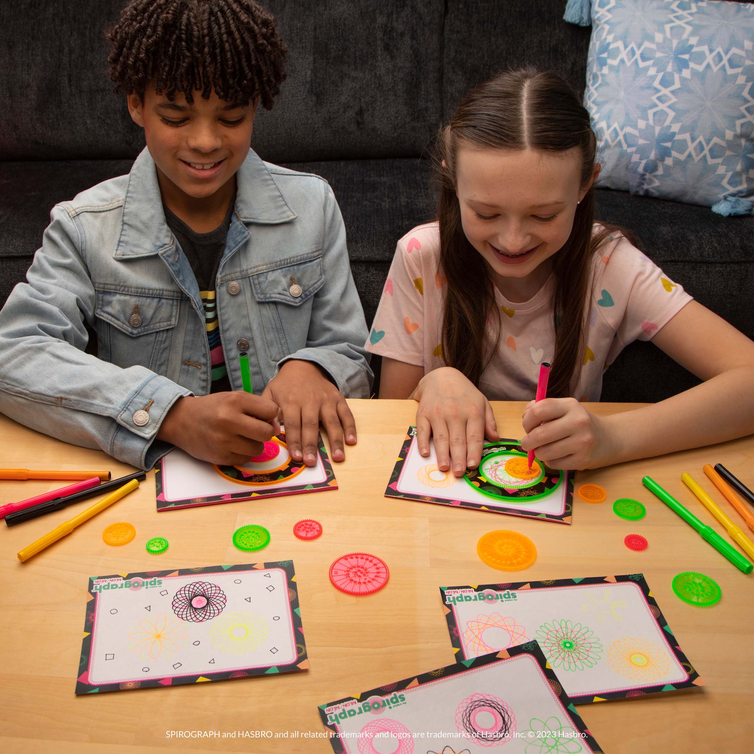 Joc creativ Spirograph Neon Box DP23344