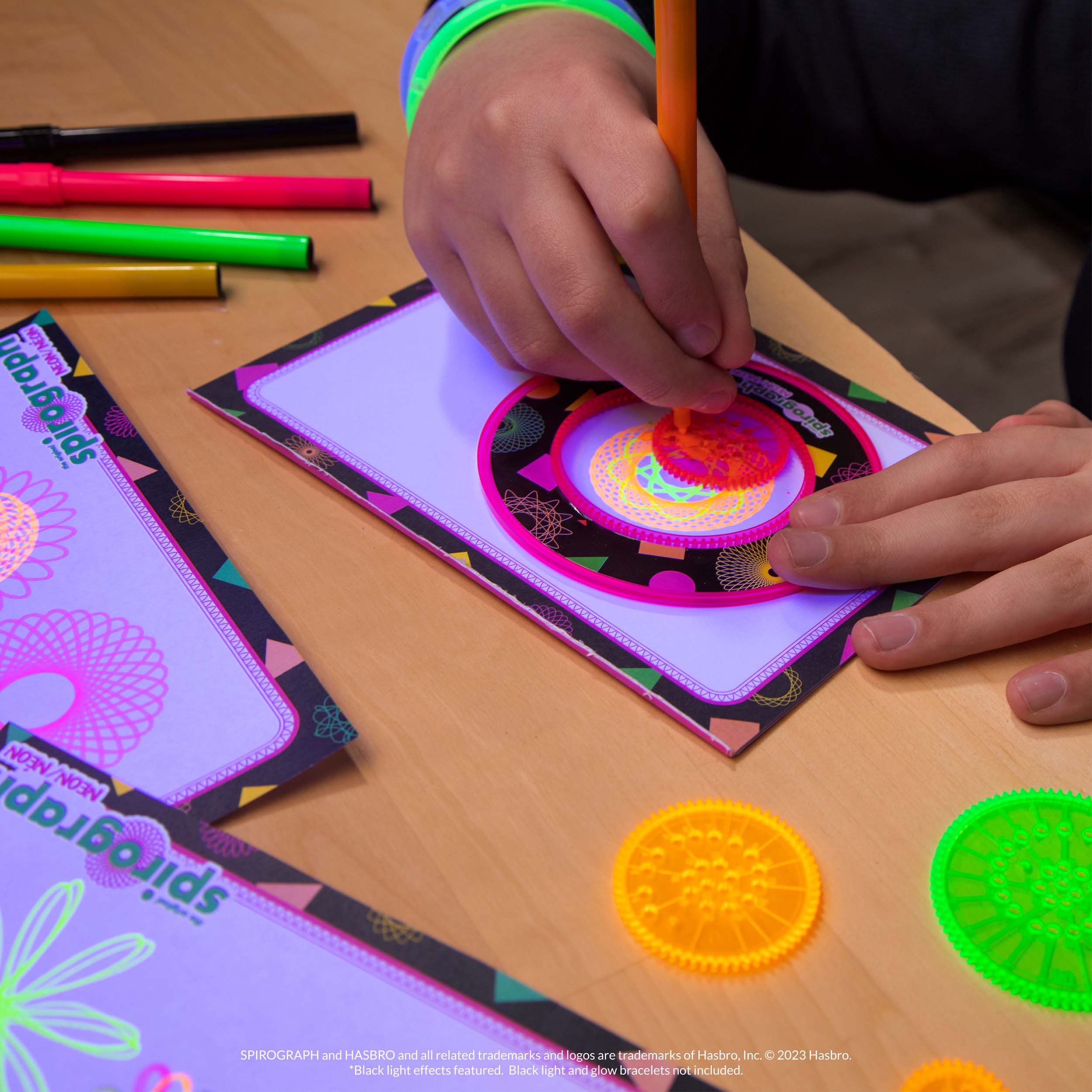 Joc creativ Spirograph Neon Box DP23344