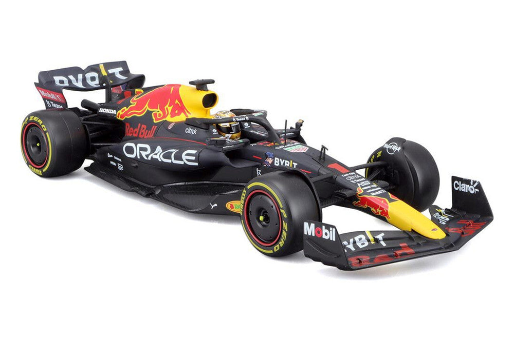 Macheta masinuta Bburago FORMULA 1 1/24 ORACLE Red Bull cu casca Team #1 Max Verstappen 28026/1