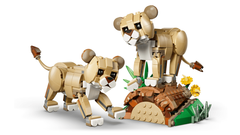 Set de constructie LEGO® Creator 3 in 1 Animale salbatice: Leu maiestuos 31386, Jucarii pentru Copii, Jucarii pentru Baieti si Fete, Idee de Cadou pentru Copii, 839 piese