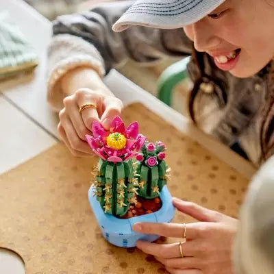 LEGO® Botanicals - Cactus Înflorit