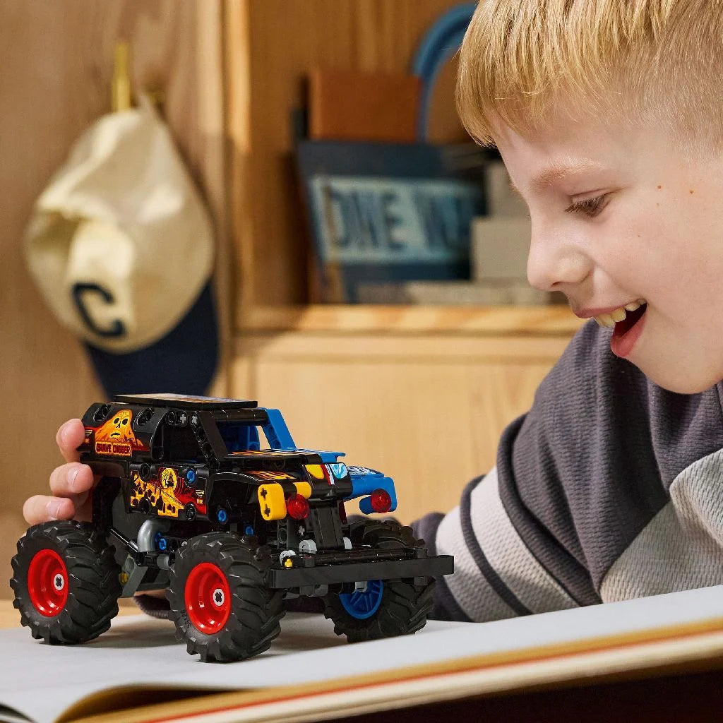 LEGO® Technic - Monster Jam™ Grave Digger™ Foc Și Gheață
