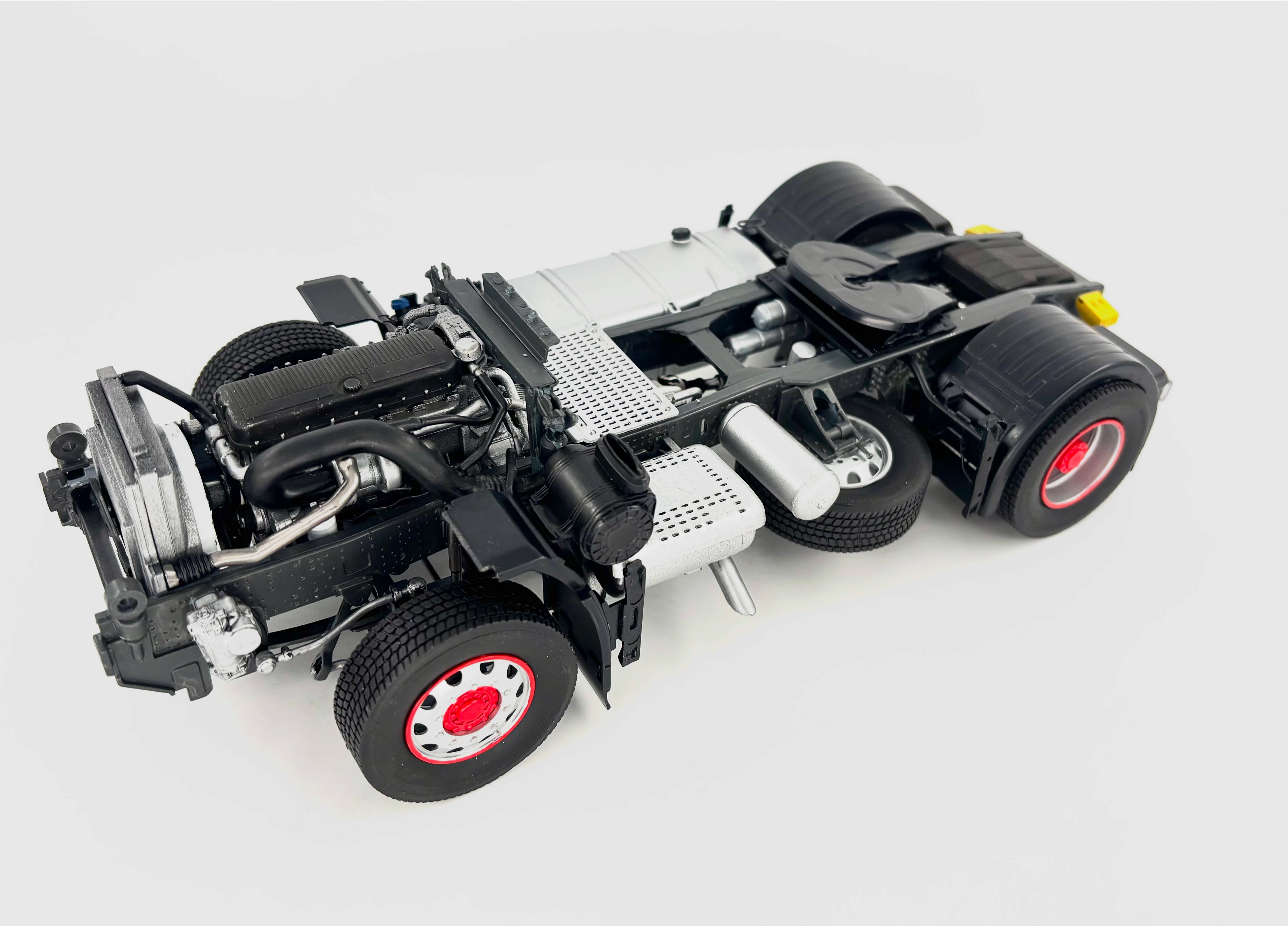 MACHETA  ITALERI CAMION IVECO STRALIS S-WAY SCARA 1:24 IT3963S