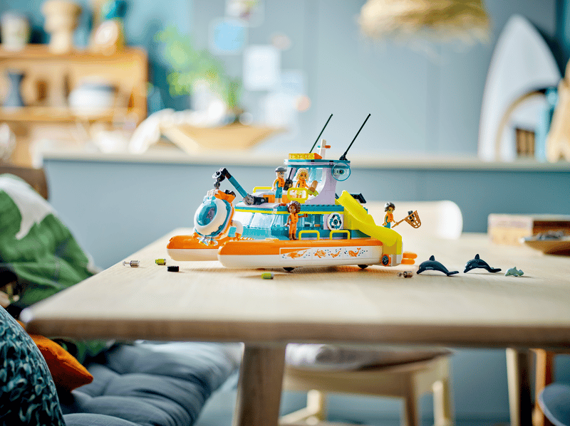 LEGO® Friends - Barca de salvare pe mare 41734, 717 piese