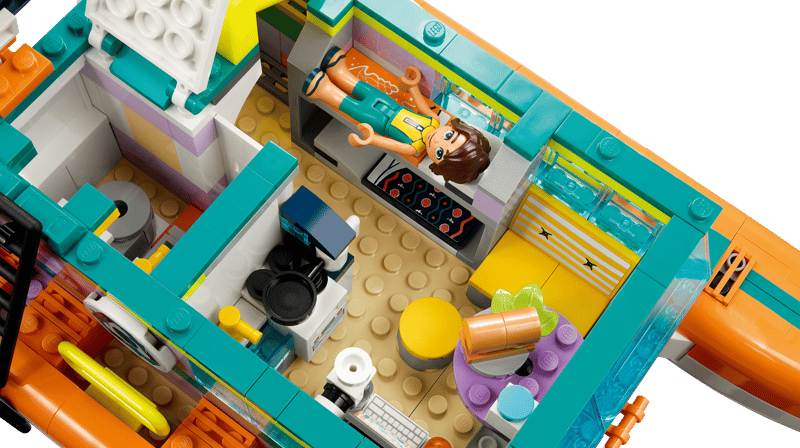 LEGO® Friends - Barca de salvare pe mare 41734, 717 piese