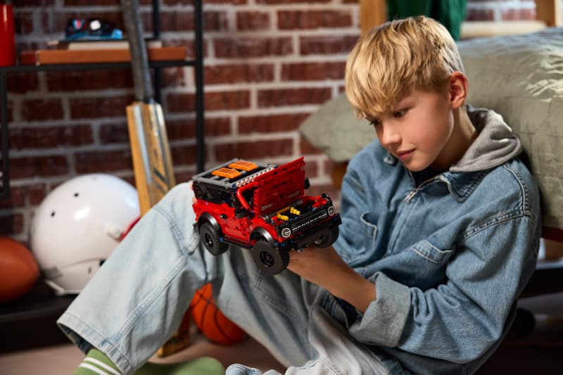 LEGO® Technic - SUV Ford Bronco® 42213, 943 piese