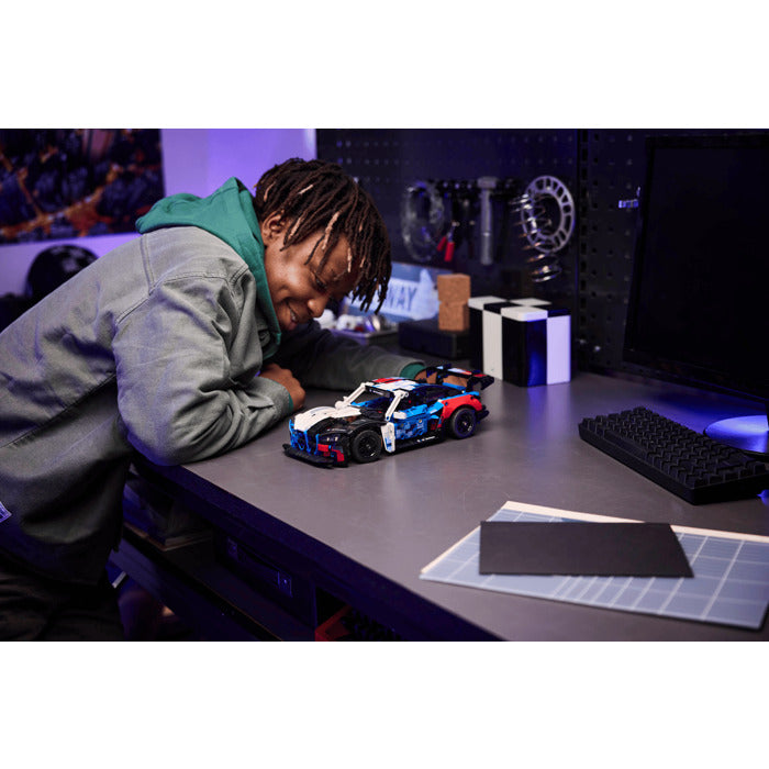 LEGO® Technic - Masina de curse BMW M4 GT3 EVO 42226