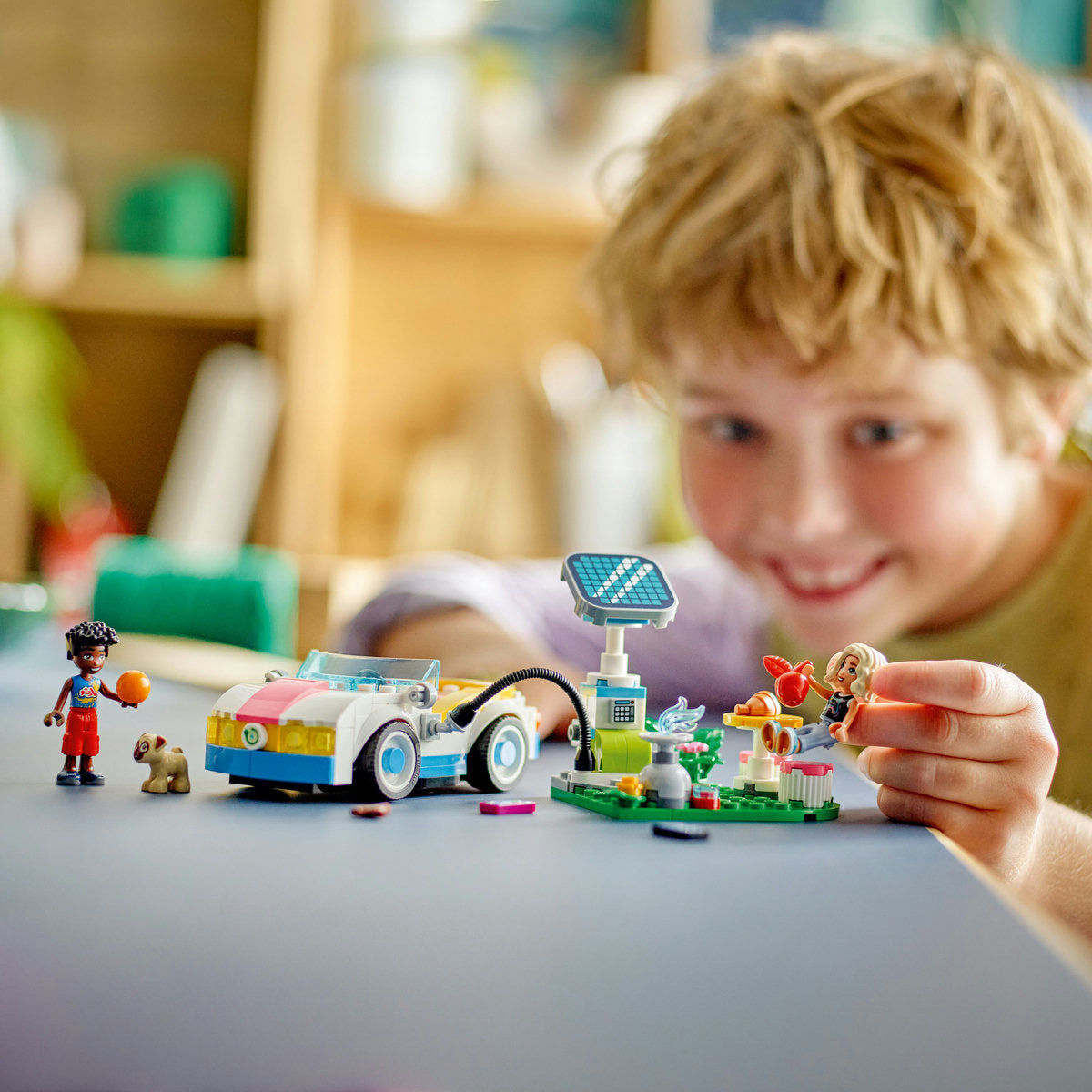 LEGO® Friends - Masina electrica si incarcator 42609, 170 piese